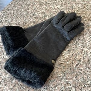 Authentic EUC Ugg women black leather gloves